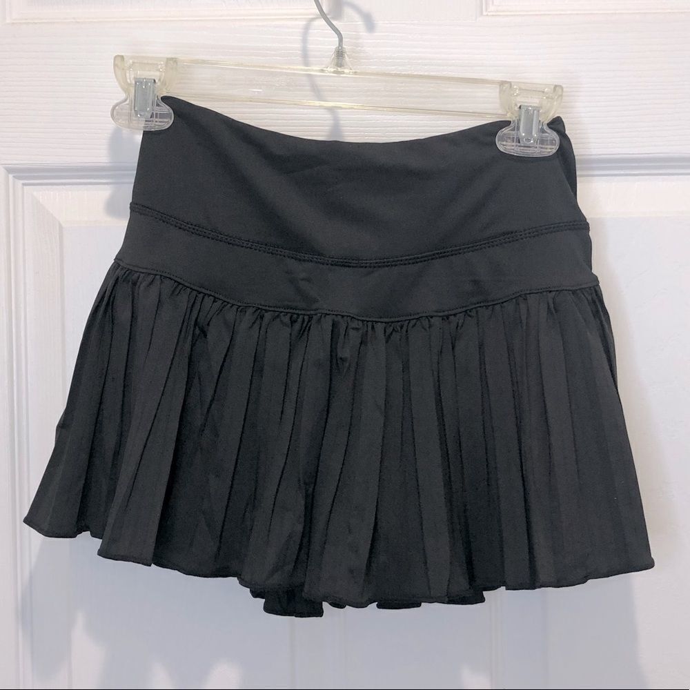 NWOT Black tennis sport skirt with skort, size small